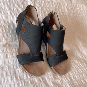 Black wedge sandals! Size 6 from Adrienne Vittadini.